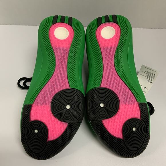 Athletic_Shoes